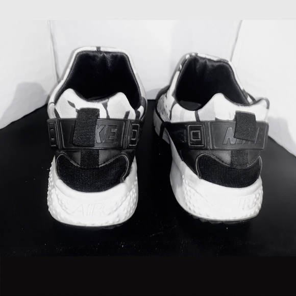Nike Air Huarache Utility Black & White - Picture 2 of 3